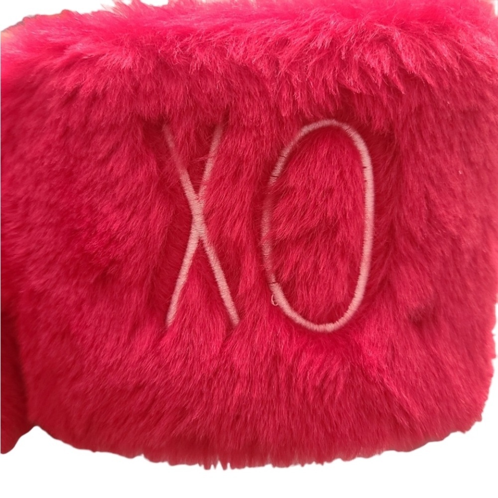 RAE DUNN Women’s slipper fuzzy red slides NWT - Picture 2 of 8